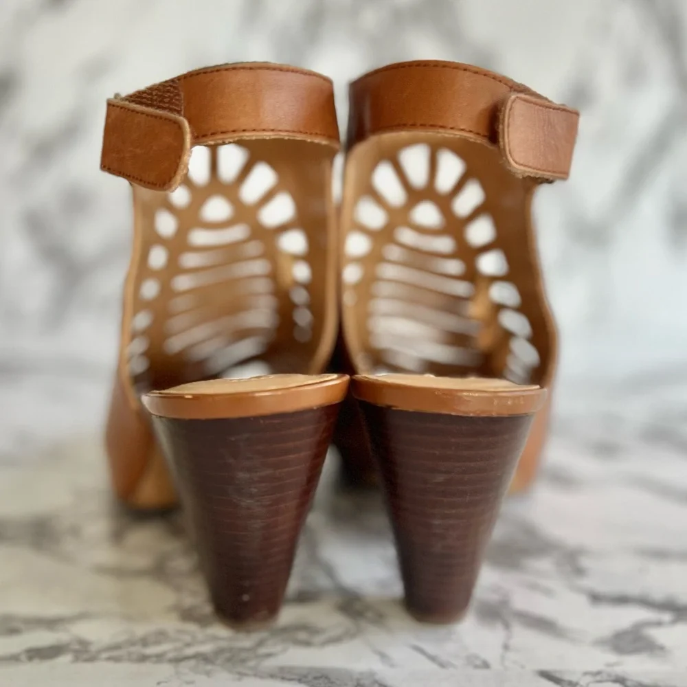 Audrey Brooks Kansan Booties Cognac Brown Laser Cut Peep Toe Gladiator 10